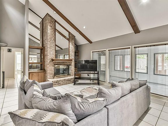 4th image of 18119 Longcliffe Drive