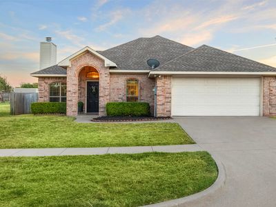 903 E Burnett St, Ennis, TX, 75119