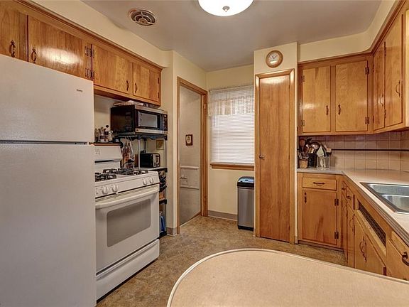 5th image of 30821 Crescent Dr