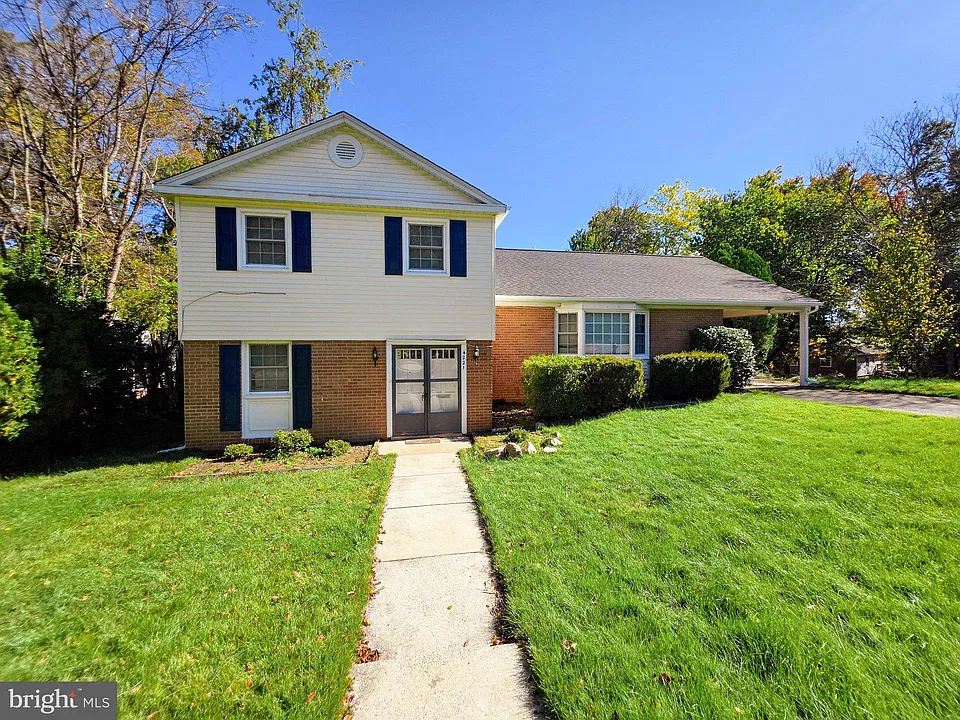 4221 N Valiant Ct