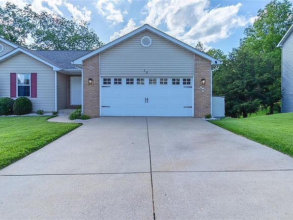 3rd image of 18 Englewood Dr