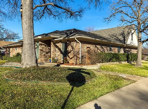 5th image of 3016 Shenandoah Dr
