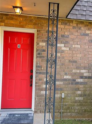 2nd image of 19 Houmas Pl APT A