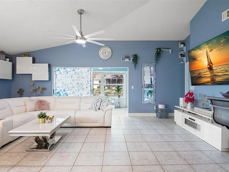 713 Manchester Woods Dr — Photo 5