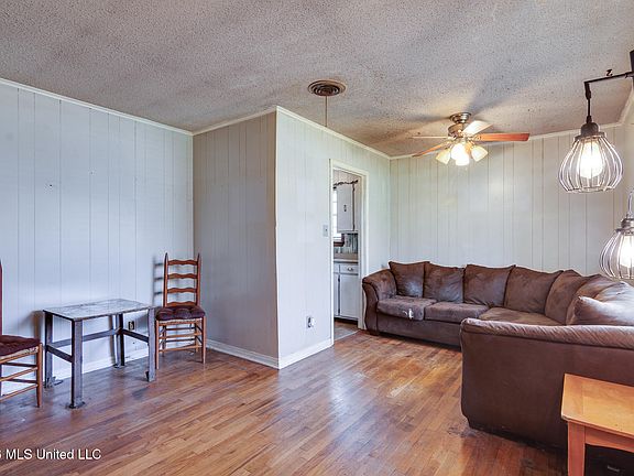 3rd image of 286 Tucker Rd