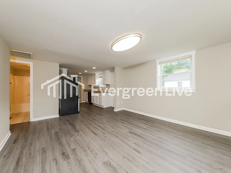 205 Lillie Dr — Photo 4