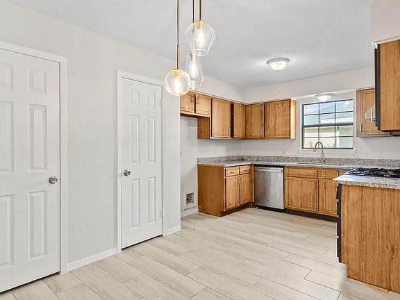 5th image of 7009 Sprague Ave