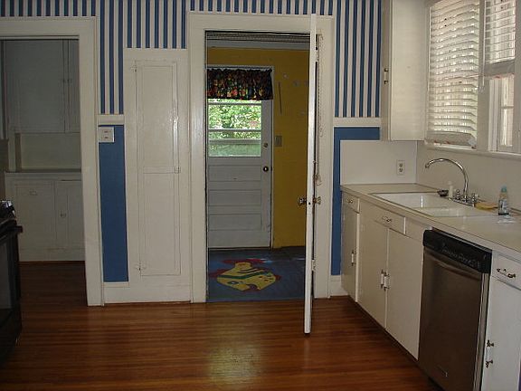 5th image of 214 Belvedere Ave