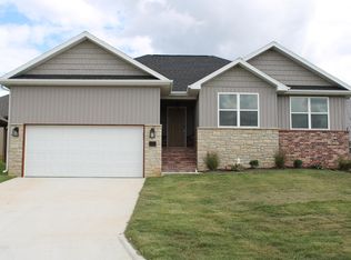 1102 S Swift Ave, Ozark, MO 65721