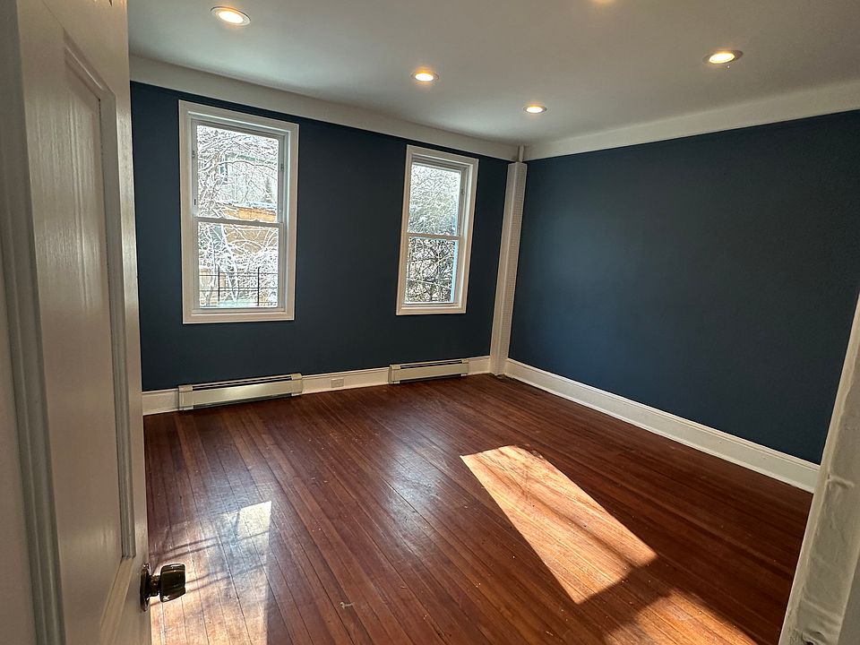 1st image of 261A Hamilton Ave Floor 1