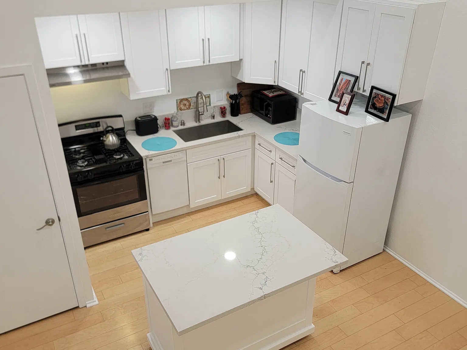 1230 N June St — Photo 2