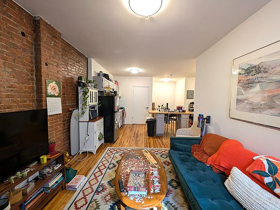 3rd image of 305 E 92nd St APT 1A