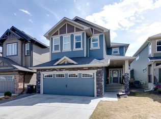 282 N Mountainview Dr, Okotoks, AB T1S0N1
