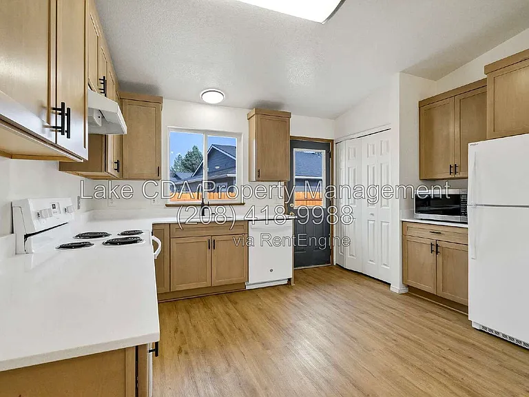202 N Lava Ln #B — Photo 2