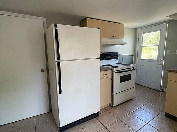 5th image of 1570 Westminster Ave