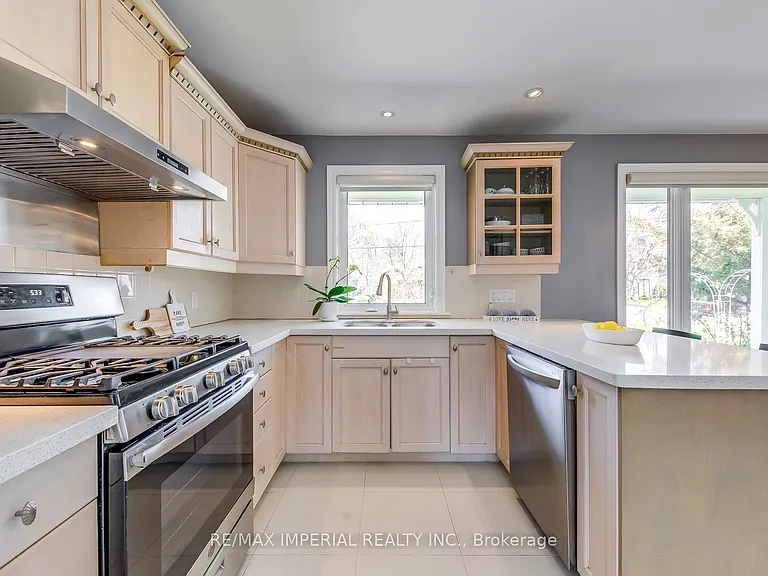 2048 Devon Rd — Photo 12
