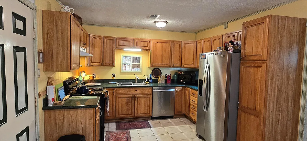 Building Photo - 17018 Water Oak Dr