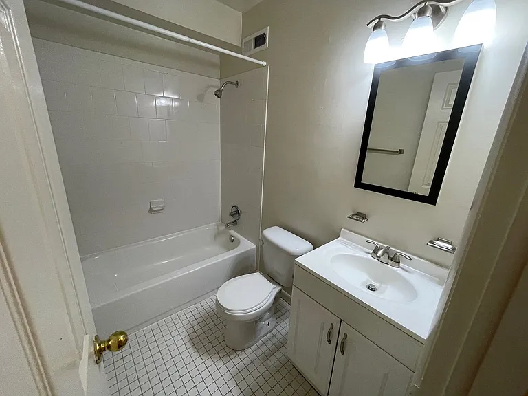 Mt Washington Manor — Photo 77