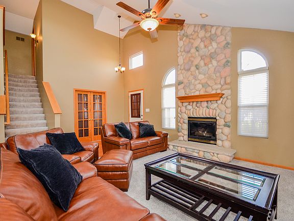 4th image of 713 Pelican Ln
