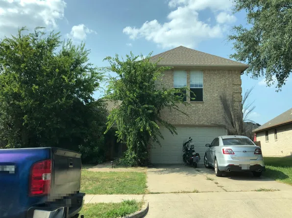 824 Willow Ct, Saginaw, TX 76179