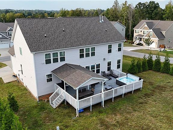 3rd image of 5004 Alton Dr