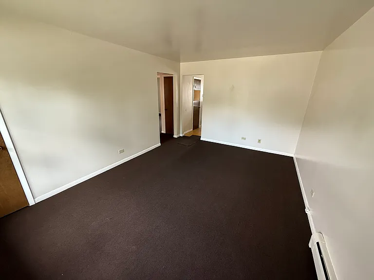 1585 Maple Ln — Photo 2