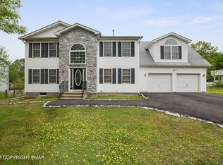 1149 Glade Dr, Long Pond, PA 18334