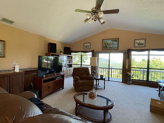 3rd image of 424 Mountain Dr N