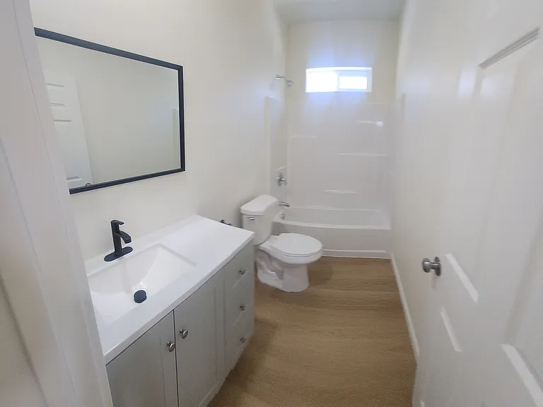 556 W Foothill Blvd — Photo 16