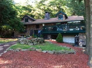 24 Lake Dr, Lake Harmony, PA 18624