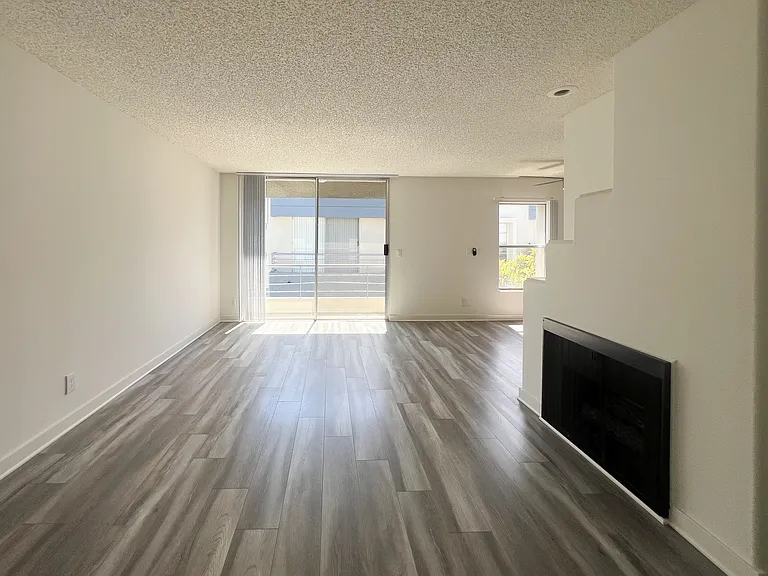 4077-4083 Tujunga Ave #202 — Photo 6