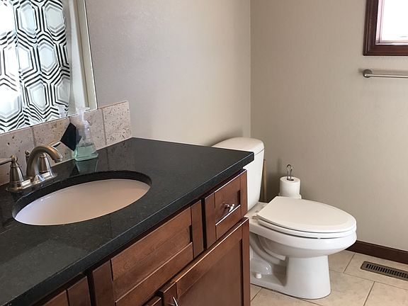 2nd image of 4 Savannah Dr