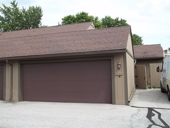 3rd image of 4 Woodview Dr
