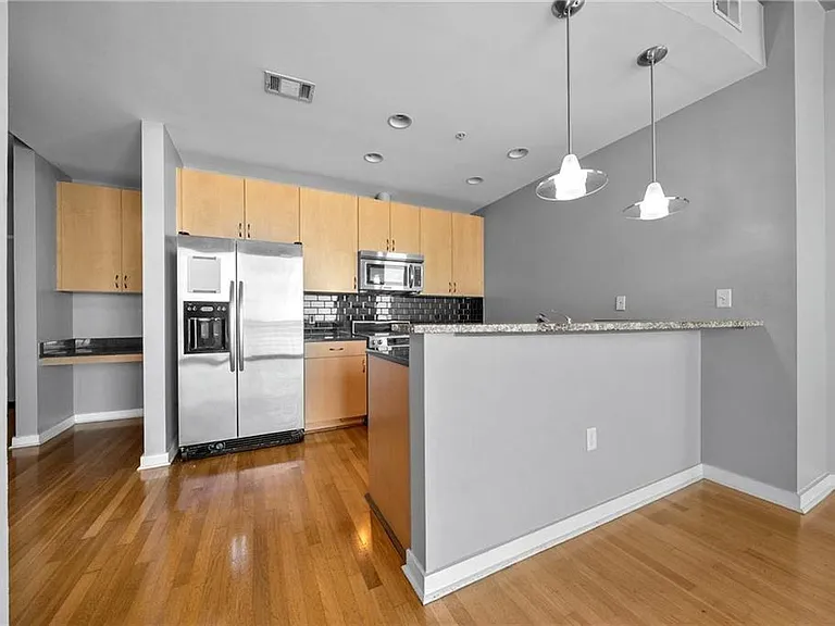 400 W Peachtree St NW #2504 — Photo 7