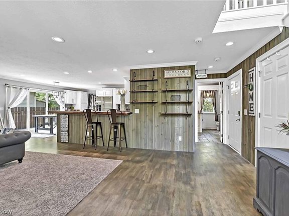 5th image of 5450 W 84th St
