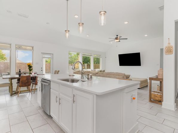 913 Lake Cove Dr