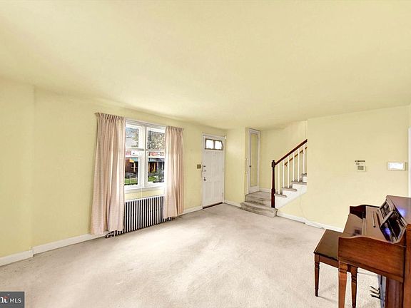 4th image of 824 Wicklow Rd