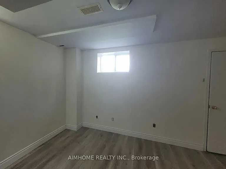 39 Candlebrook Cres — Photo 7