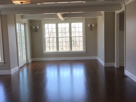 5th image of 23 Fox Meadow Dr