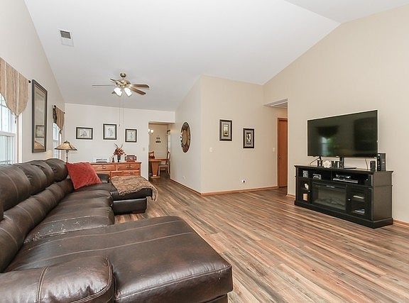 5th image of 45 Taylor Ct Unit B