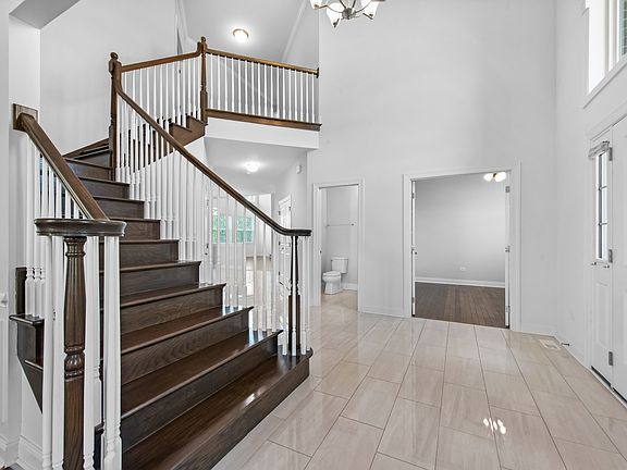 4th image of 2624 Barker Dr