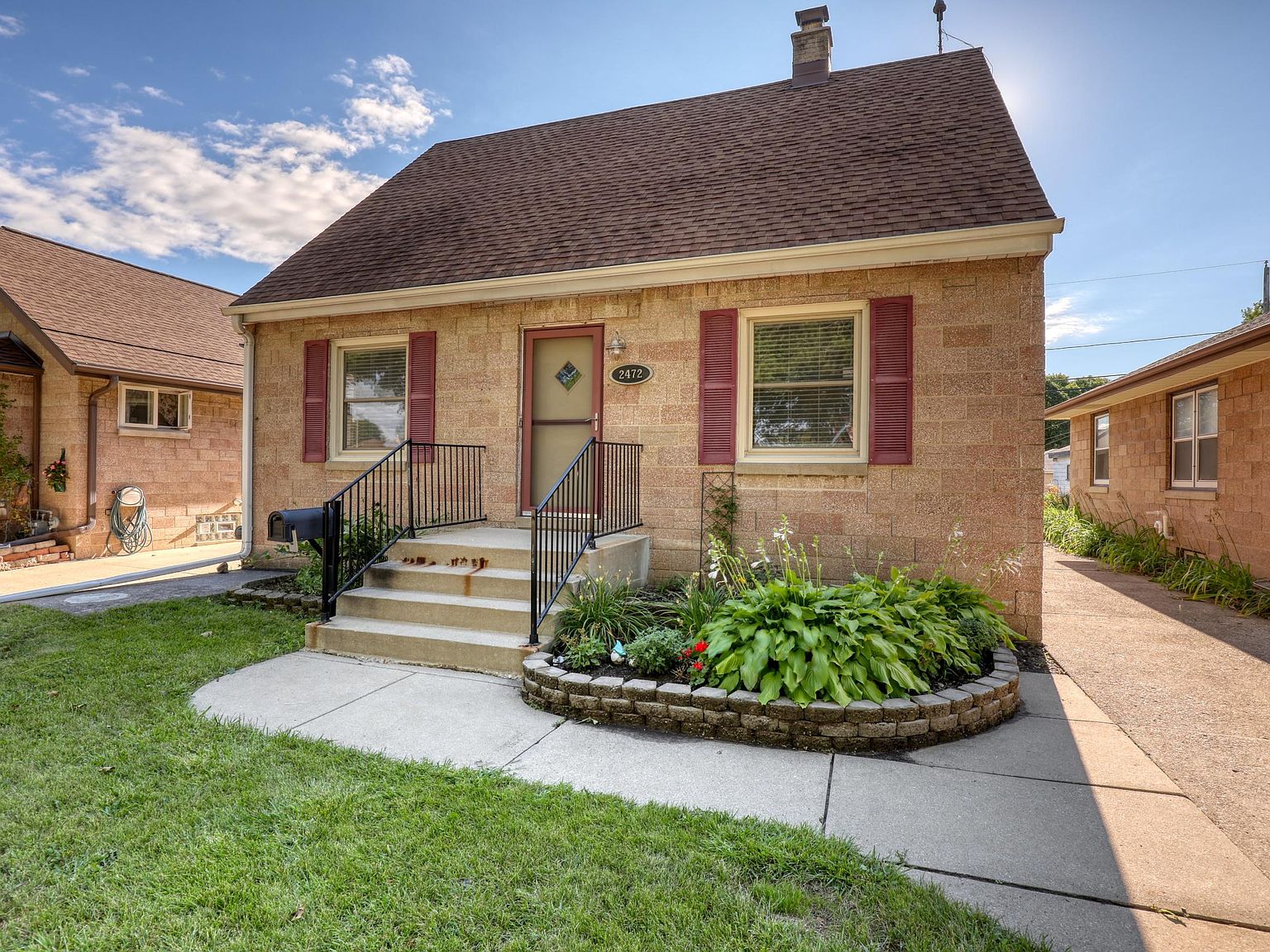 2472 S 95th St, West Allis, WI 53227 | Zillow