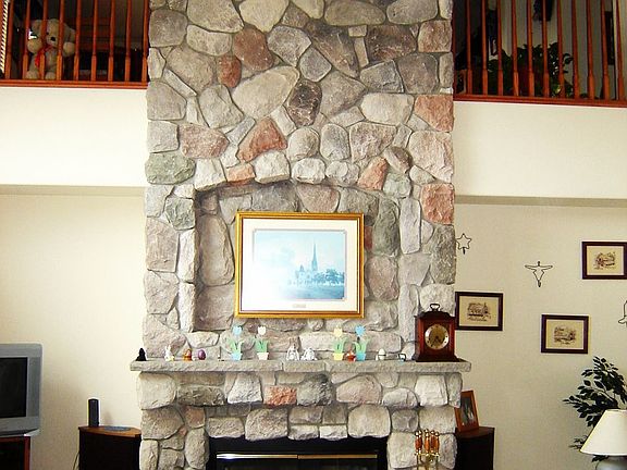 2 stunning fireplaces