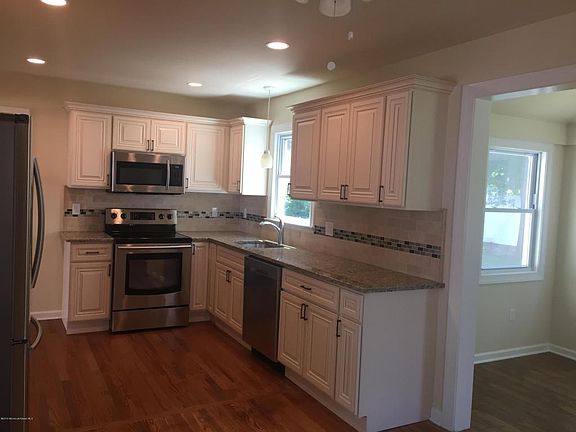 4th image of 1325 W Magnolia Ave
