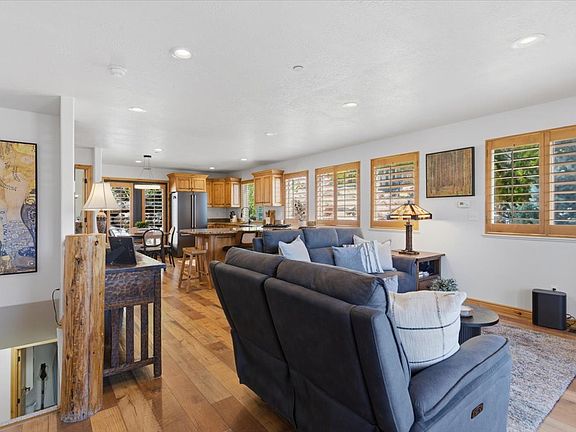 4th image of 5060 Lakeview Dr Unit 1112