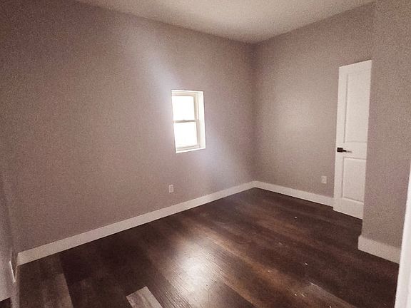2nd image of 182 Mallory Ave #1B