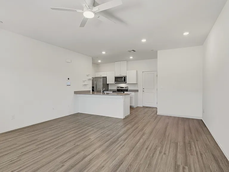 #GuardianRealty 503 Blue Ridge Cove Henderson Townhouse Rental Family room_08062026