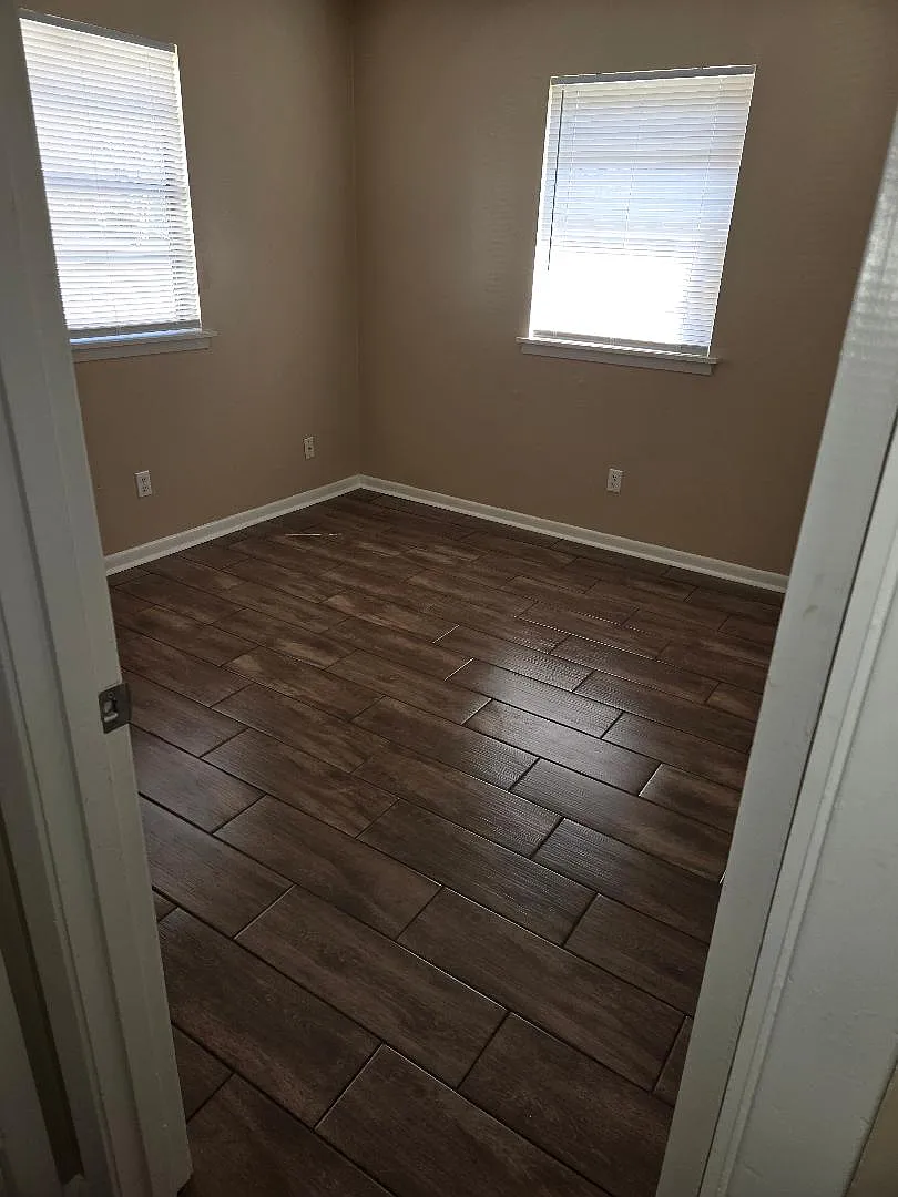 3 bed, 1.5 bath, 936 sqft, $1,000 — Photo 4