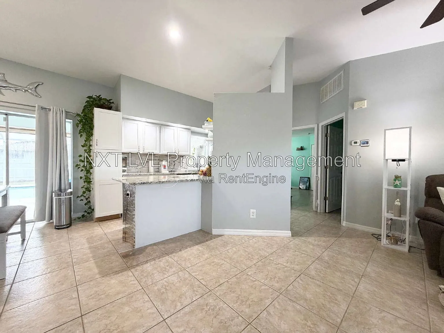 3 bed, 2.0 bath, 1394 sqft, $2,495 — Photo 4