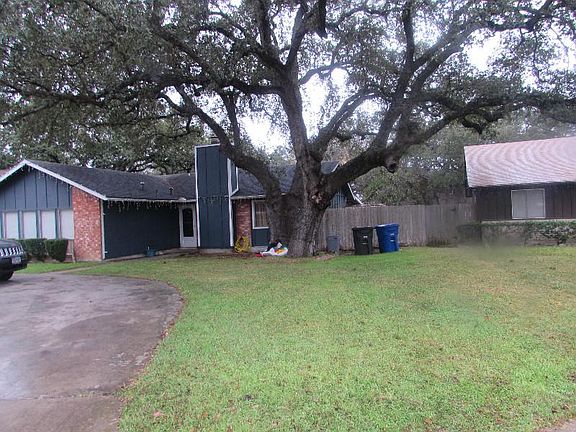 3rd image of 2702 Floral Way Dr